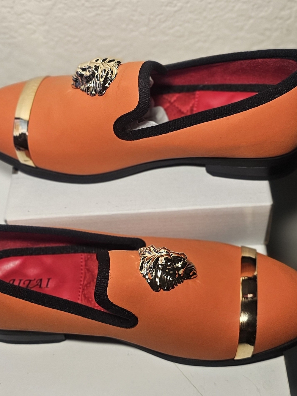 NWT JITAI Boys Orange Dress Loafers Gold Lion Emblem - Size 3